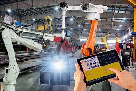 工厂工业中的焊接机器人自动臂机进行检查和控制数字制造业务图片素材